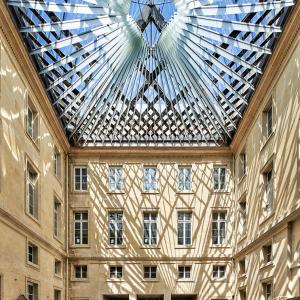 Création d'une verrière au-dessus d'une cour de l'hôtel de la Marine, Paris, Hugh Dutton Architecture