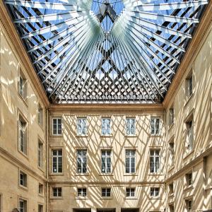 Création d'une verrière au-dessus d'une cour de l'hôtel de la Marine, Paris, Hugh Dutton Architecture
