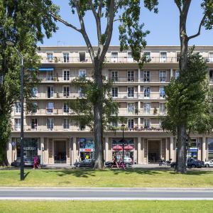 Avenue Foch, secteur reconstruit 